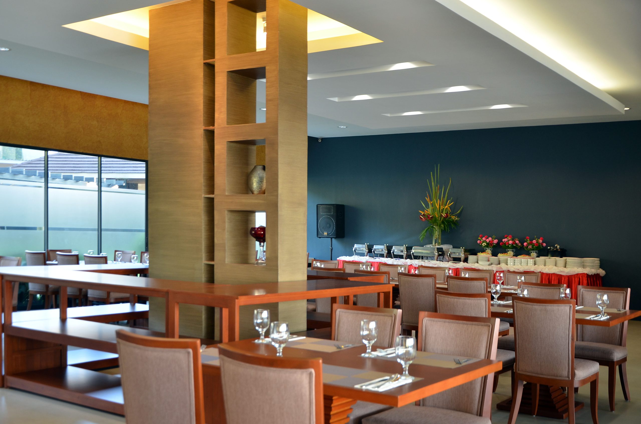 Restaurant 06