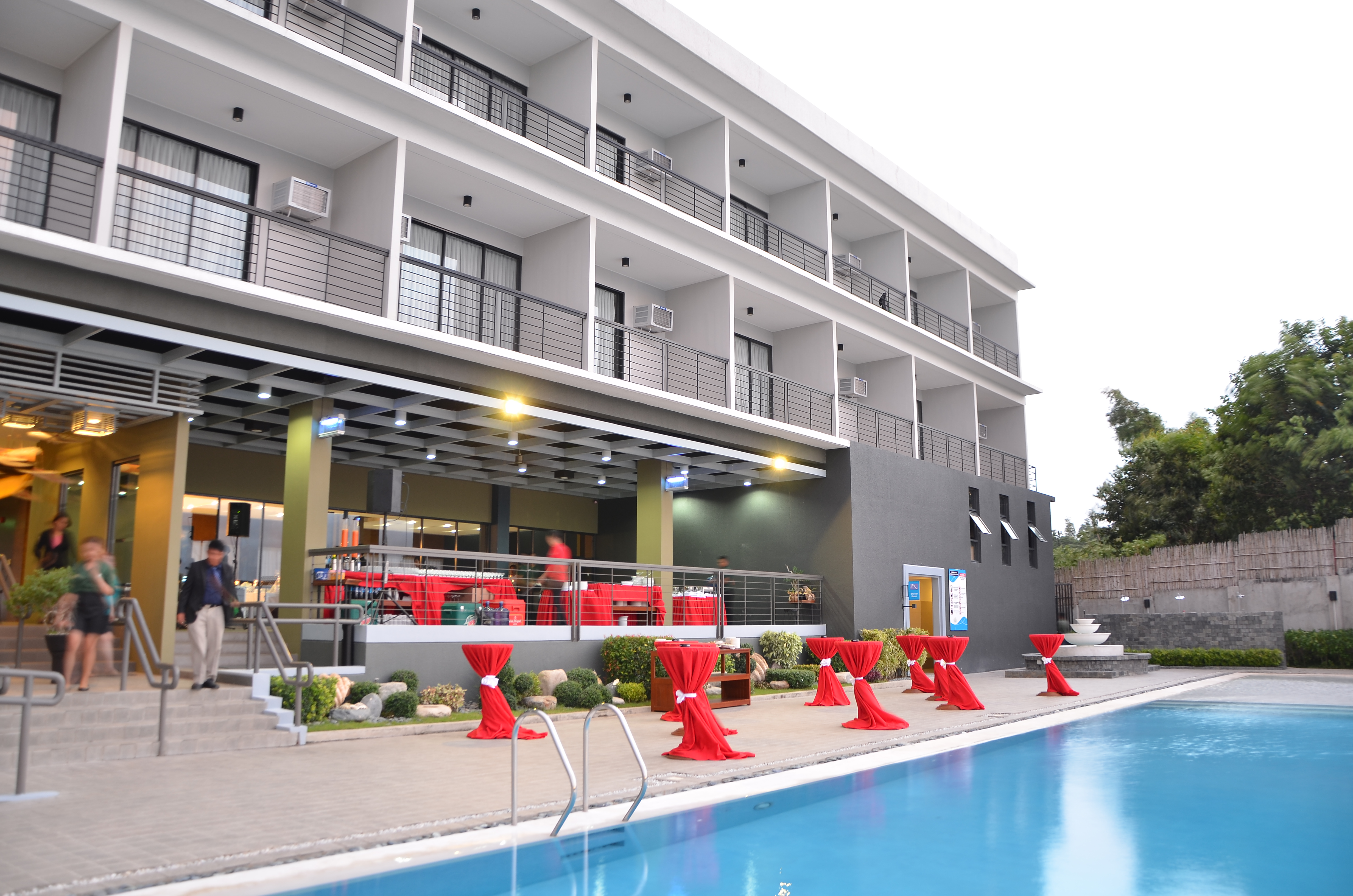 Front exterior 06